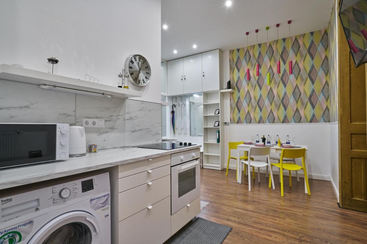 Nanirol Apartment At Gellert Bath Budapest Kültér fotó