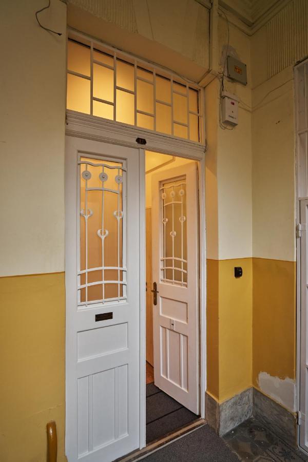 Nanirol Apartment At Gellert Bath Budapest Kültér fotó